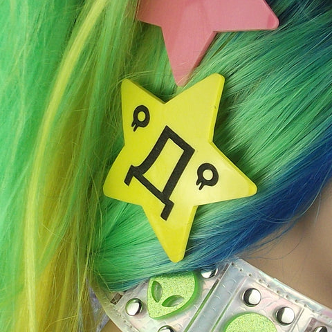 Small Yellow Star Hair Clip with Emoji Face
